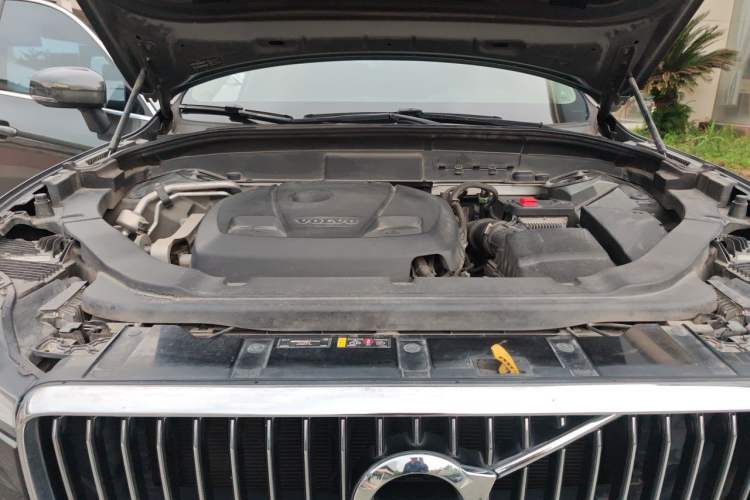 Used Volvo XC60 2020 T5 4x4 Smart Luxury Edition Engine Bay