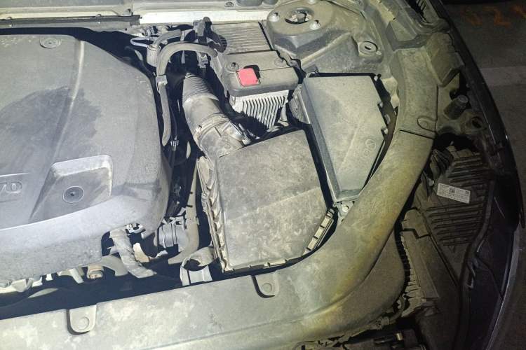 Used Volvo XC60 2020 T5 4x4 Smart Luxury Edition Engine Bay Left
