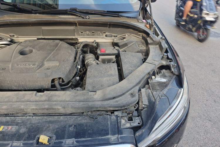 Used Volvo XC60 2020 T5 4x4 Smart Luxury Edition Engine Bay Left