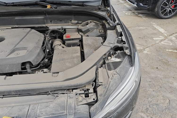 Used Volvo XC60 2020 T5 4x4 Smart Luxury Edition Engine Bay Left
