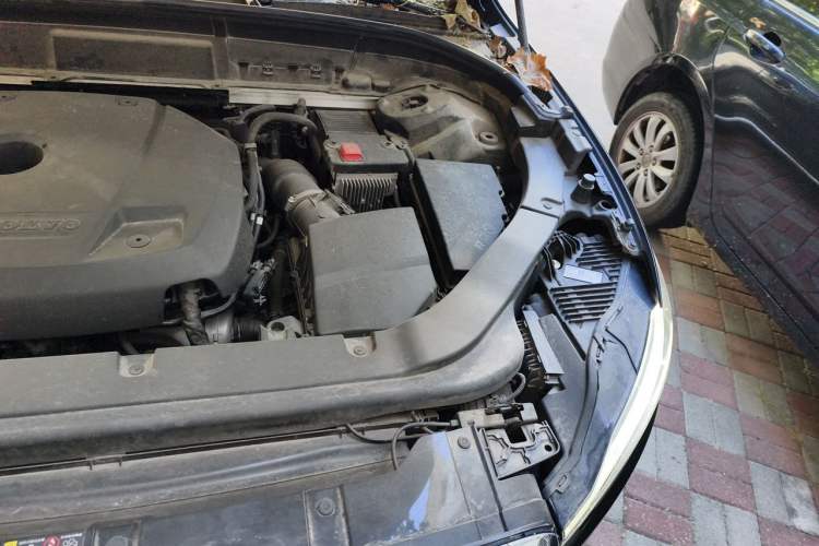 Used Volvo XC60 2020 T5 4x4 Smart Luxury Edition Engine Bay Left