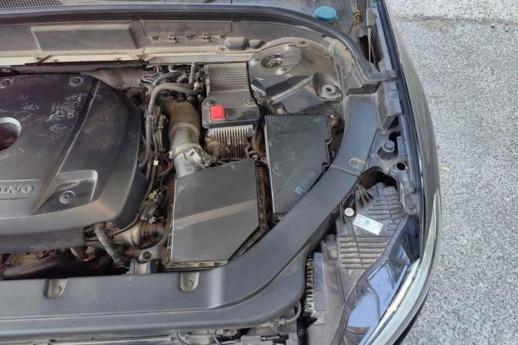 Used Volvo XC60 2020 T5 4x4 Smart Luxury Edition Engine Bay Left
