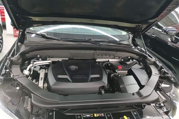 Used Volvo XC60 2020 T5 4x4 Smart Luxury Edition Engine Bay