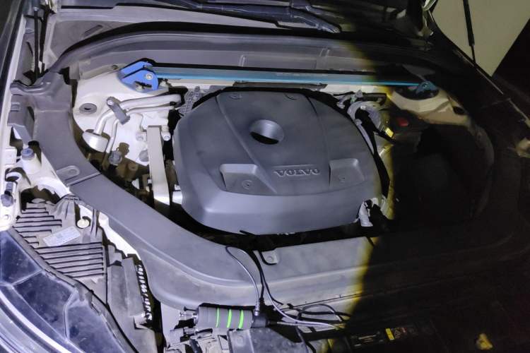 Used Volvo XC60 2020 T5 4x4 Smart & Dynamic Sport Edition Engine Bay Right