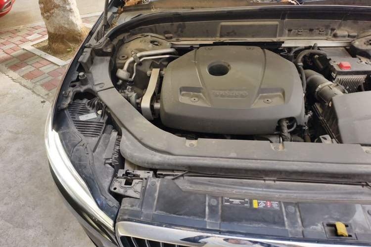 Used Volvo XC60 2020 T5 4x4 Smart Luxury Edition Engine Bay Right