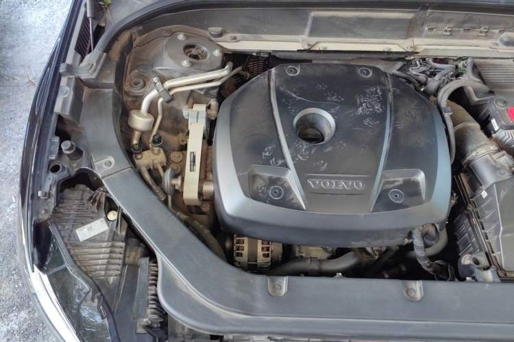 Used Volvo XC60 2020 T5 4x4 Smart Luxury Edition Engine Bay Right