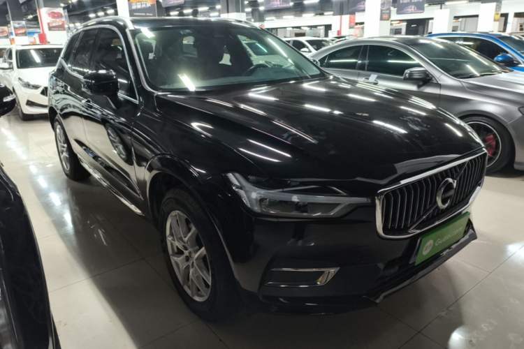Used Volvo XC60 2020 T5 4x4 Zhiyi Luxury Edition Front Right 45 Deg