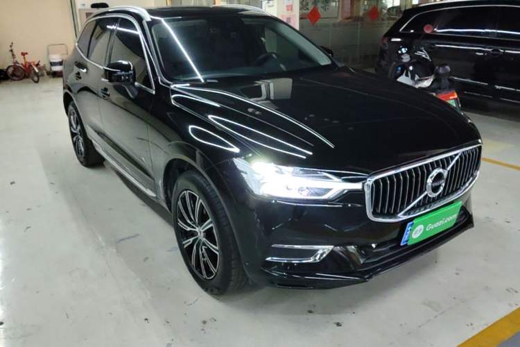 Used Volvo XC60 2020 T5 4x4 Smart Luxury Edition Front Right 45 Deg