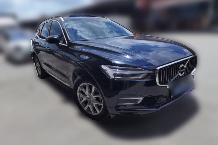 Used Volvo XC60 2020 T5 4x4 Zhiyi Luxury Edition Front Right 45 Deg