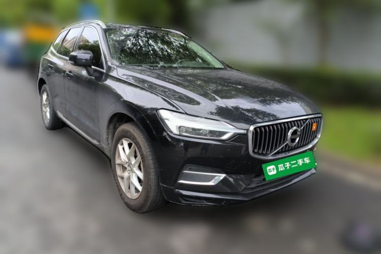 Used Volvo XC60 2020 T5 4x4 Zhiyi Luxury Edition Front Right 45 Deg
