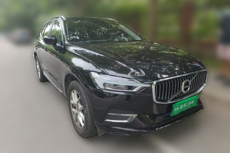 Used Volvo XC60 2020 T5 4x4 Zhiyi Luxury Edition Front Right 45 Deg