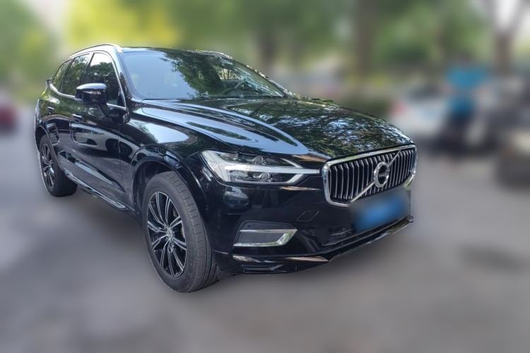 Used Volvo XC60 2020 T5 4x4 Smart Luxury Edition Front Right 45 Deg