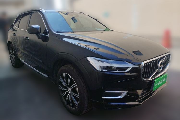 Used Volvo XC60 2020 T5 4x4 Smart Luxury Edition Front Right 45 Deg