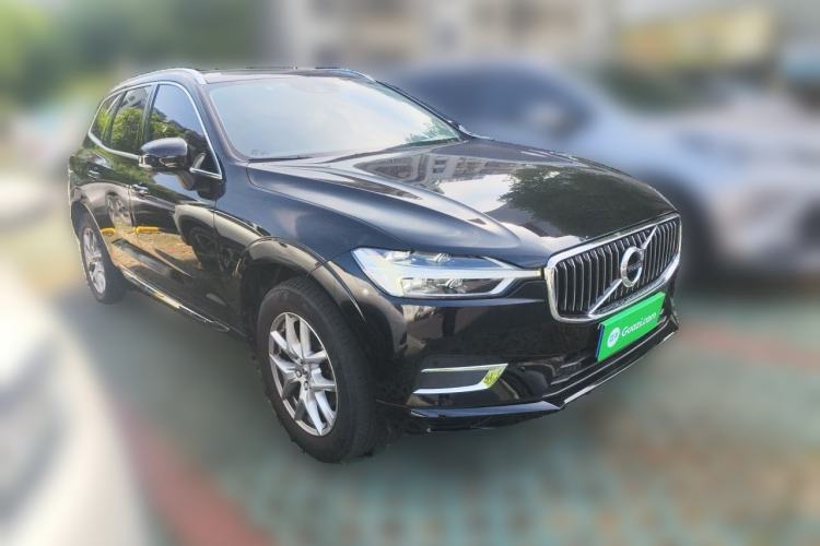 Used Volvo XC60 2020 T5 4x4 Zhiyi Luxury Edition Front Right 45 Deg