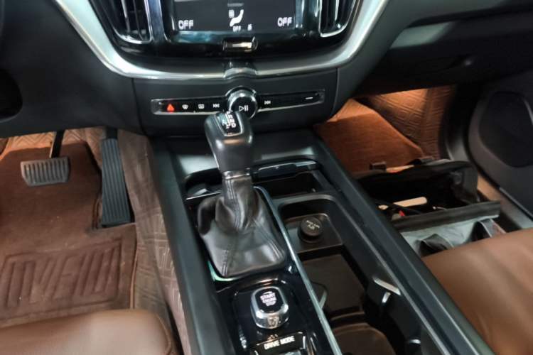 Used Volvo XC60 2020 T5 4x4 Zhiyi Luxury Edition Gear Lever