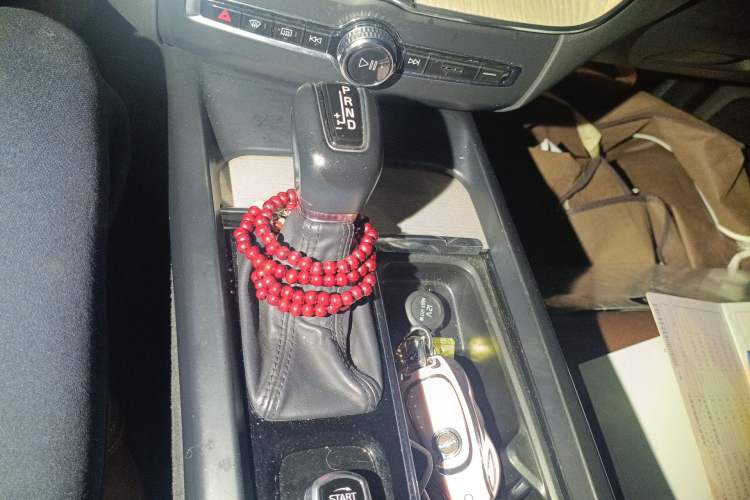 Used Volvo XC60 2020 T5 4x4 Smart Luxury Edition Gear Lever
