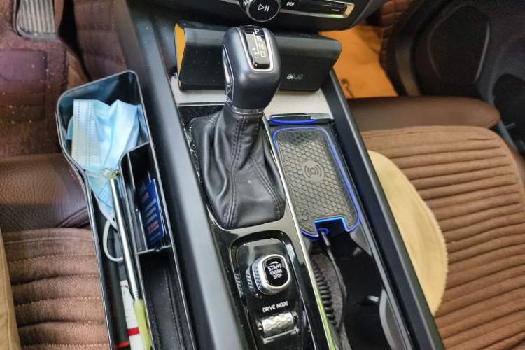 Used Volvo XC60 2020 T5 4x4 Smart Luxury Edition Gear Lever