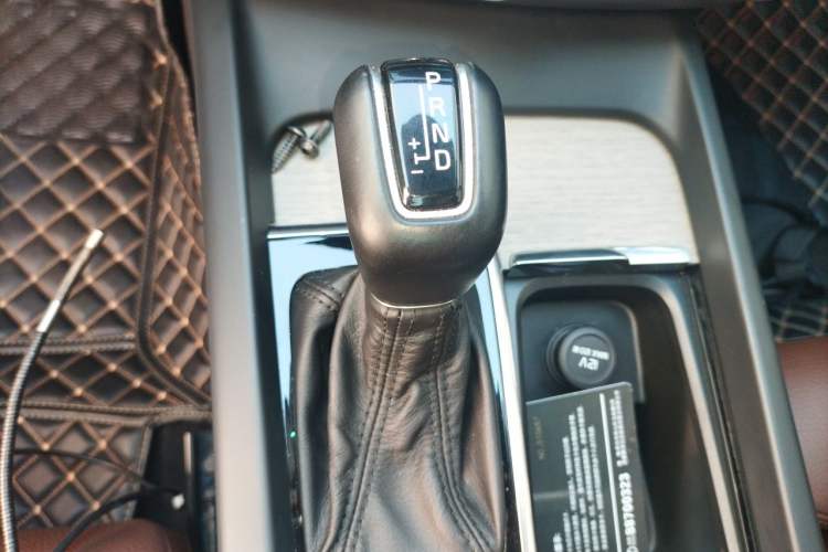 Used Volvo XC60 2020 T5 4x4 Smart Luxury Edition Gear Lever
