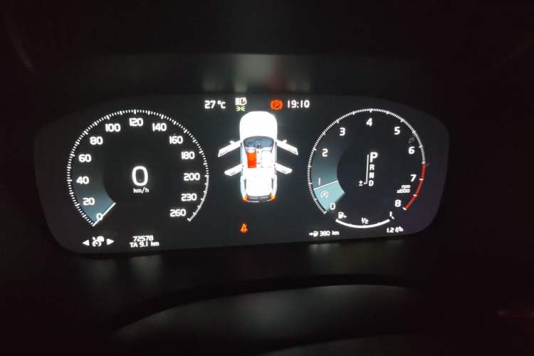 Used Volvo XC60 2020 T5 4x4 Smart Luxury Edition Instrument Cluster