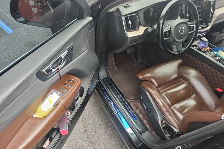 Used Volvo XC60 2020 T5 4x4 Smart Luxury Edition Interior 3