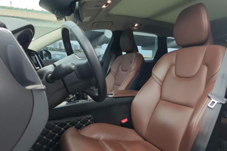 Used Volvo XC60 2020 T5 4x4 Smart Luxury Edition Left Front Seat
