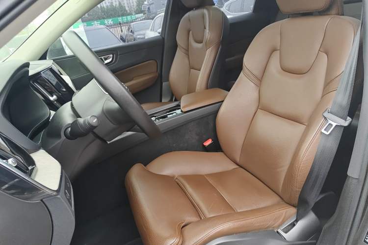 Used Volvo XC60 2020 T5 4x4 Smart Luxury Edition Left Front Seat