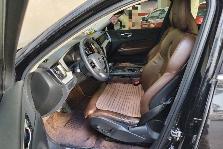 Used Volvo XC60 2020 T5 4x4 Smart Luxury Edition Left Front Seat