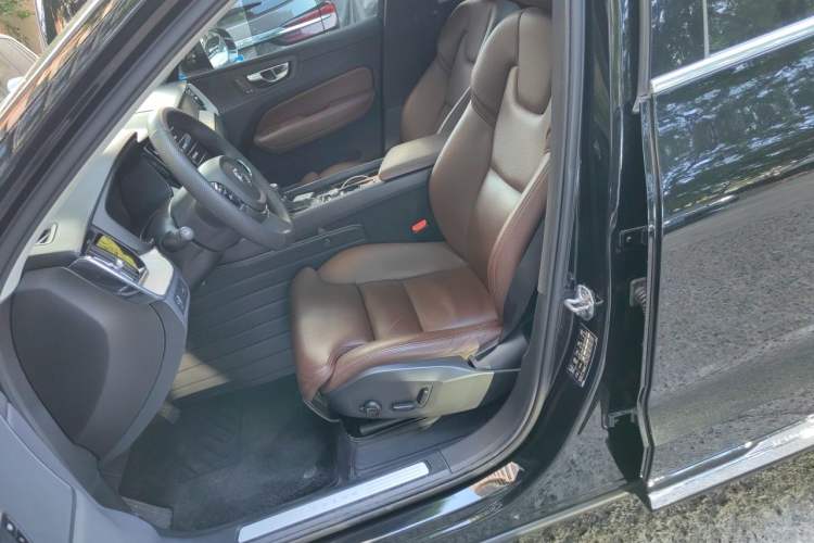 Used Volvo XC60 2020 T5 4x4 Smart Luxury Edition Left Front Seat