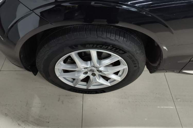 Used Volvo XC60 2020 T5 4x4 Zhiyi Luxury Edition Left Front Wheel Hub