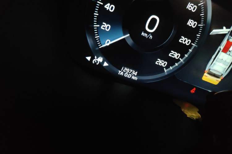 Used Volvo XC60 2020 T5 4x4 Smart & Dynamic Sport Edition Odometer Close Up