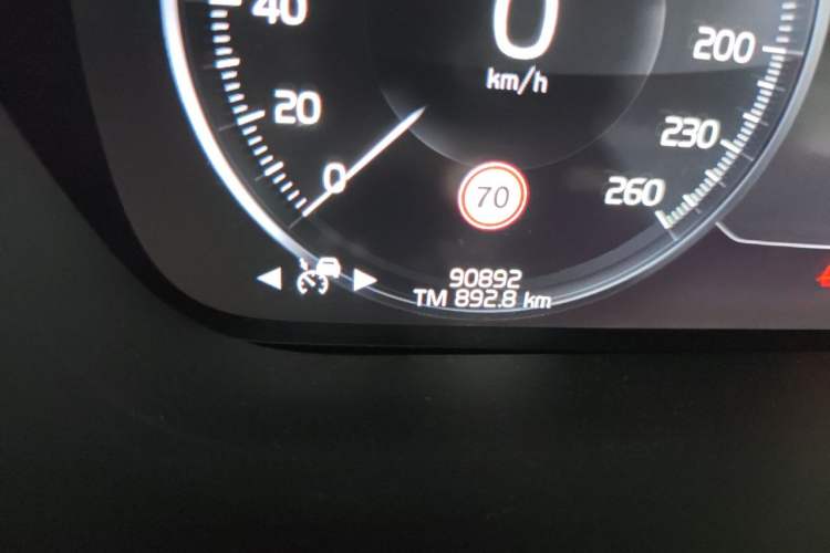 Used Volvo XC60 2020 T5 4x4 Smart Luxury Edition Odometer Close Up
