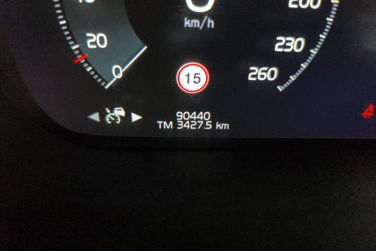 Used Volvo XC60 2020 T5 4x4 Smart Luxury Edition Odometer Close Up