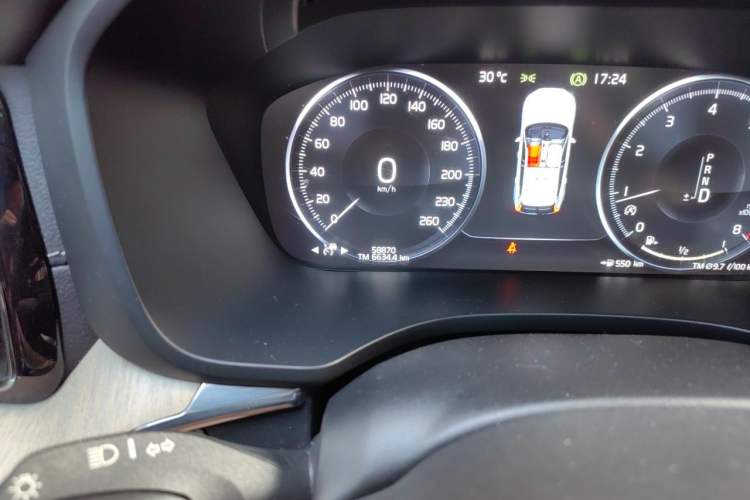 Used Volvo XC60 2020 T5 4x4 Smart Luxury Edition Odometer Close Up