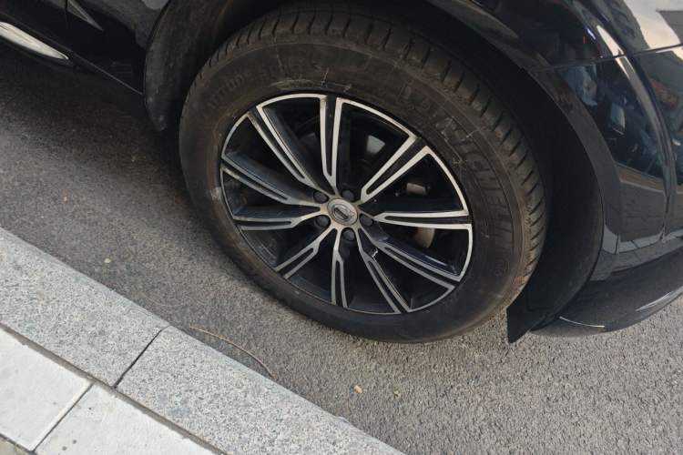 Used Volvo XC60 2020 T5 4x4 Smart Luxury Edition Right Front Wheel Hub