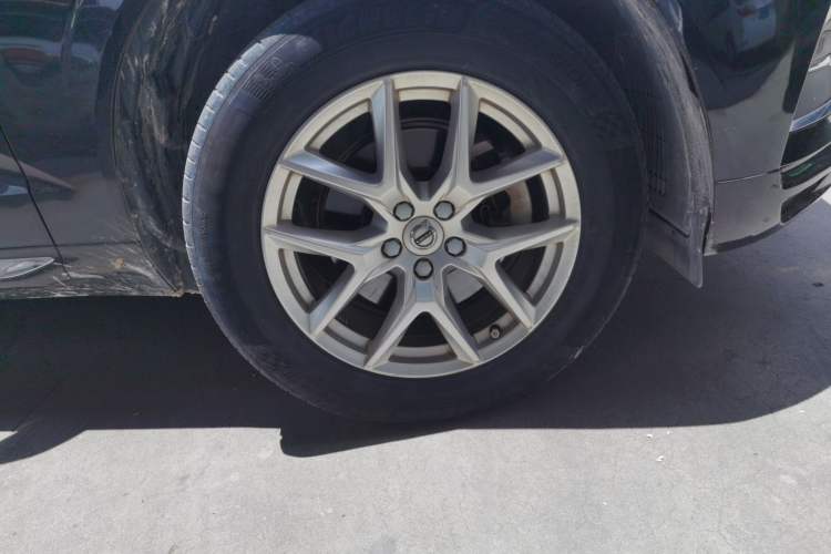 Used Volvo XC60 2020 T5 4x4 Zhiyi Luxury Edition Right Front Wheel Hub