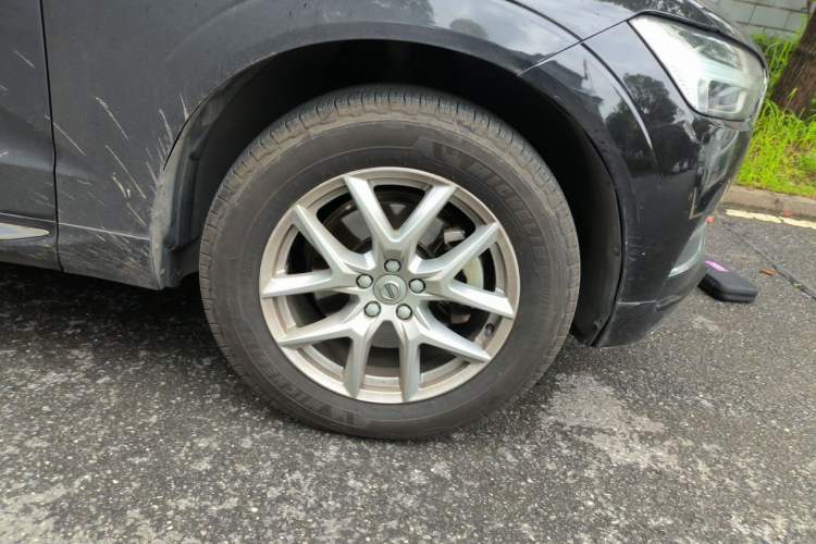Used Volvo XC60 2020 T5 4x4 Zhiyi Luxury Edition Right Front Wheel Hub