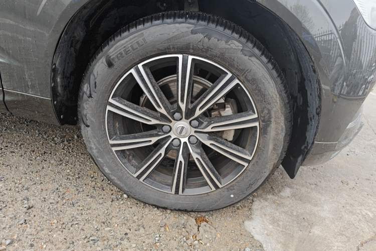 Used Volvo XC60 2020 T5 4x4 Smart Luxury Edition Right Front Wheel Hub