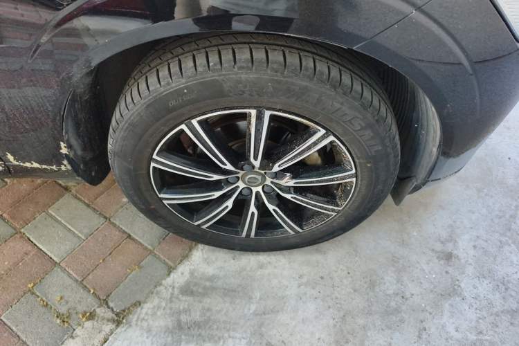 Used Volvo XC60 2020 T5 4x4 Smart Luxury Edition Right Front Wheel Hub