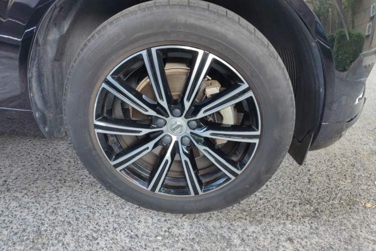 Used Volvo XC60 2020 T5 4x4 Smart Luxury Edition Right Front Wheel Hub