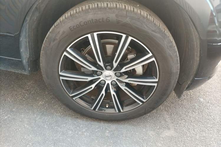 Used Volvo XC60 2020 T5 4x4 Smart Luxury Edition Right Front Wheel Hub