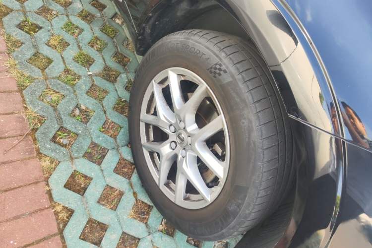 Used Volvo XC60 2020 T5 4x4 Zhiyi Luxury Edition Right Front Wheel Hub