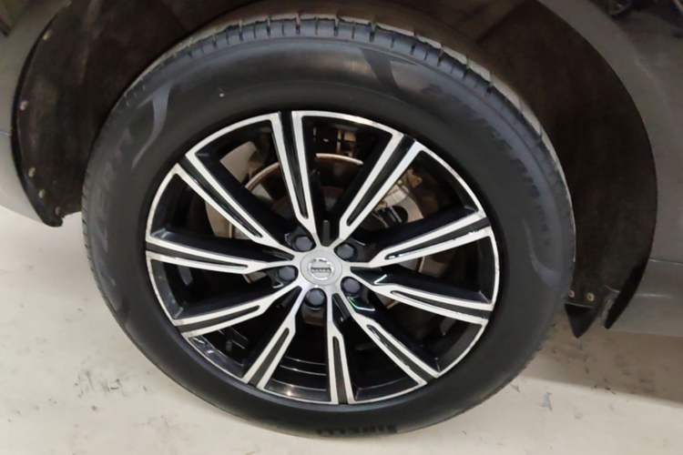 Used Volvo XC60 2020 T5 4x4 Smart Luxury Edition Right Rear Wheel Hub