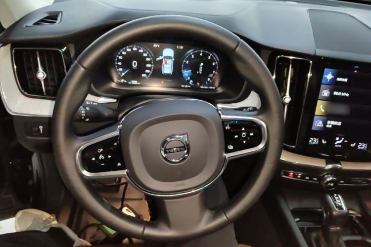 Used Volvo XC60 2020 T5 4x4 Smart Luxury Edition Steering Wheel