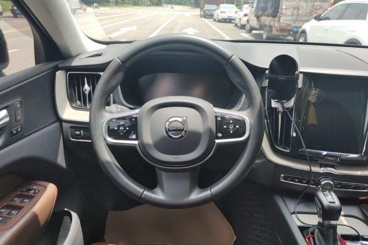 Used Volvo XC60 2020 T5 4x4 Smart Luxury Edition Steering Wheel