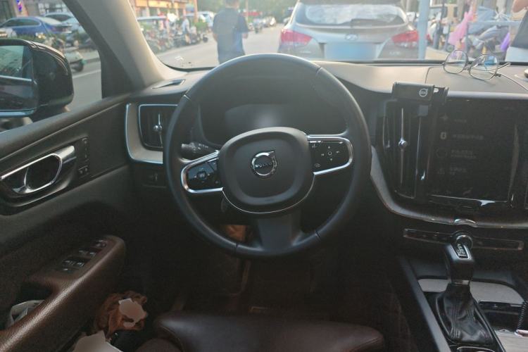 Used Volvo XC60 2020 T5 4x4 Smart Luxury Edition Steering Wheel