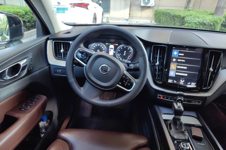 Used Volvo XC60 2020 T5 4x4 Smart Luxury Edition Steering Wheel