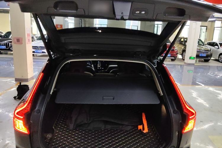 Used Volvo XC60 2020 T5 4x4 Smart Luxury Edition Trunk