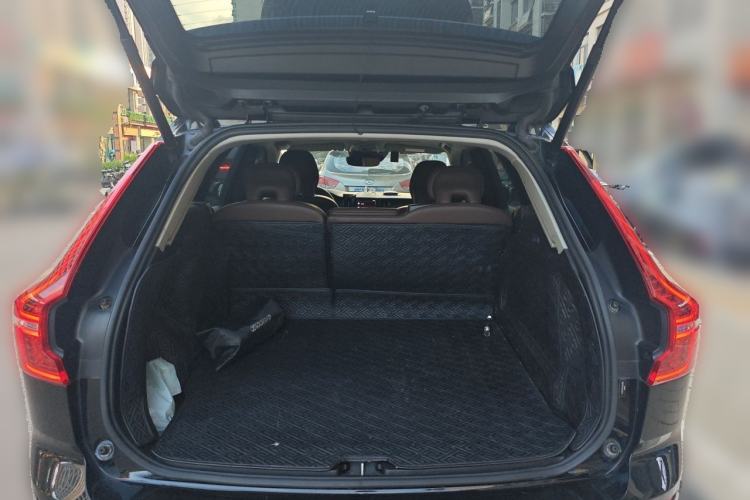Used Volvo XC60 2020 T5 4x4 Smart Luxury Edition Trunk