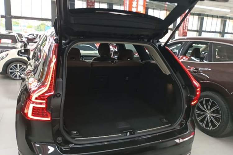 Used Volvo XC60 2020 T5 4x4 Smart Luxury Edition Trunk