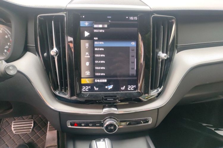 Used Volvo XC60 2020 T5 4x4 Smart & Dynamic Sport Edition Audio And AC Panel